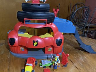 Mickey Mouse Roadster Racer Garage Set