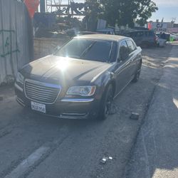 2014 Chryler 300  3.6L (only parts——solo partes)