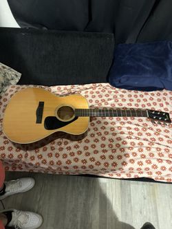 Yamaha SJ-180 Acoustic Guitar.