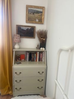 Vintage Cream Dresser with Bookshelf – 3 Drawers – Cottage Style