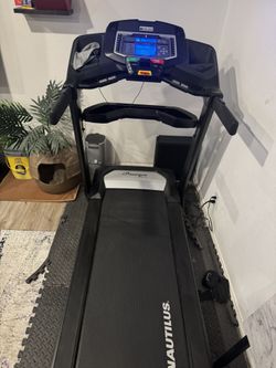 Excellent Condition Nautilus T616 Treadmill - Barely Used!