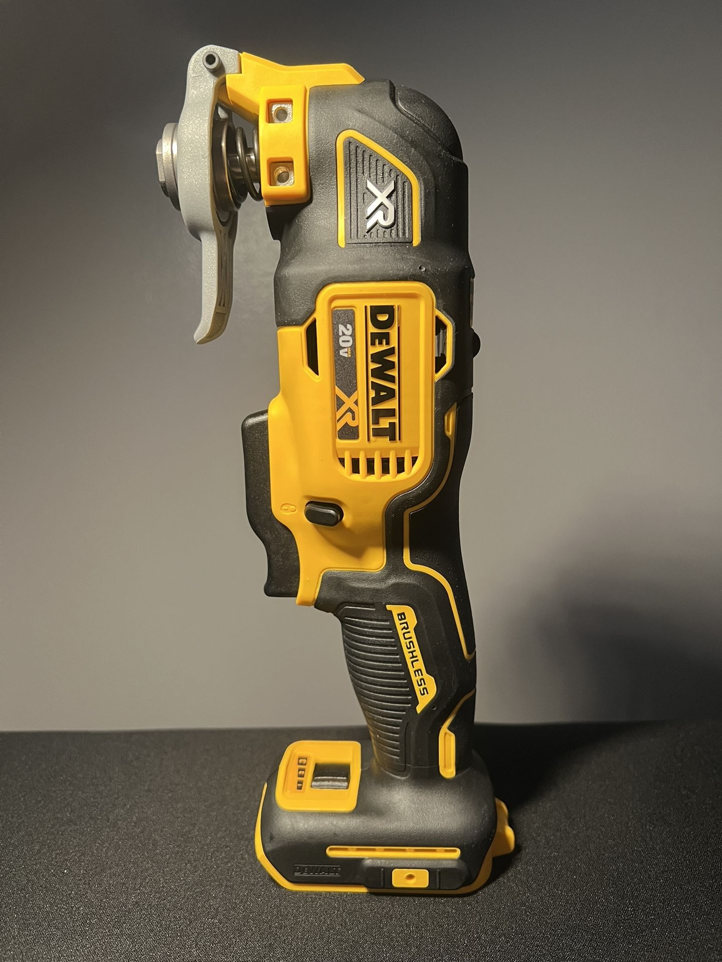 ATOMIC 20V MAX Cordless Brushless Oscillating Multi (Tool Only)