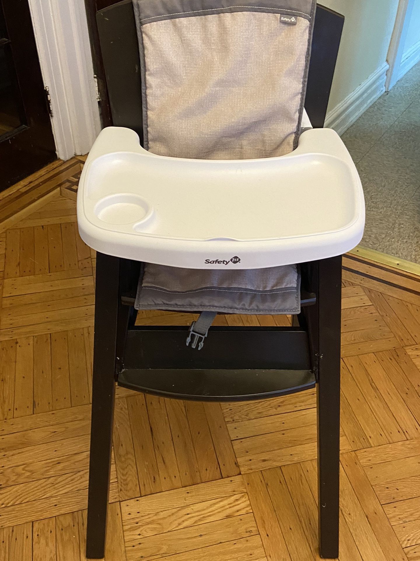 Safety First Wooded High chair
