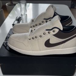 Men’s Jordan 1 Low PRM Pale Ivory Mocha Size 12 DS 