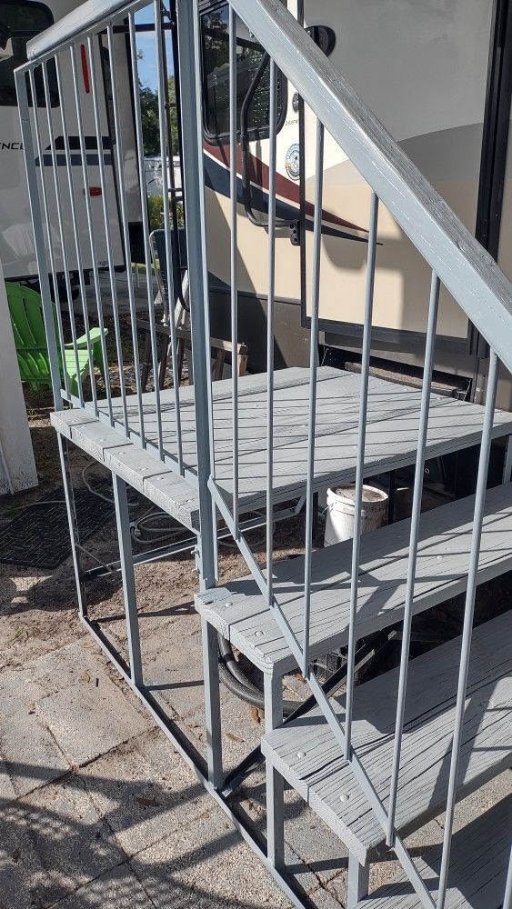 3 Wide Sturdy Steps Plus Landing