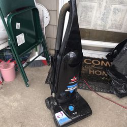 Very Nice Bissell Vacuum Works Great Only $35 Firm