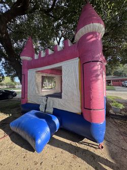 13x13 Princess Castle Bounce House + Blower (Excellent Condition)