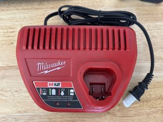 Milwaukee M12 Charger