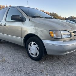 2000 Toyota Sienna