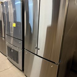 ❄️NEW 33” GE 25 CuFt French Door Refrigerator w Internal Water Dispenser Stainless Steel GNE25JYKFS
