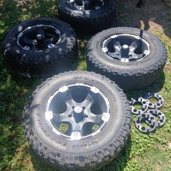 BF GOODRICH M/T LT 255/75 17"