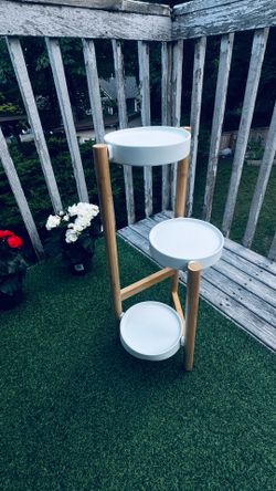 Modern 3-Tier Plant Stand / Wooden Indoor Outdoor Plant Shelf – New