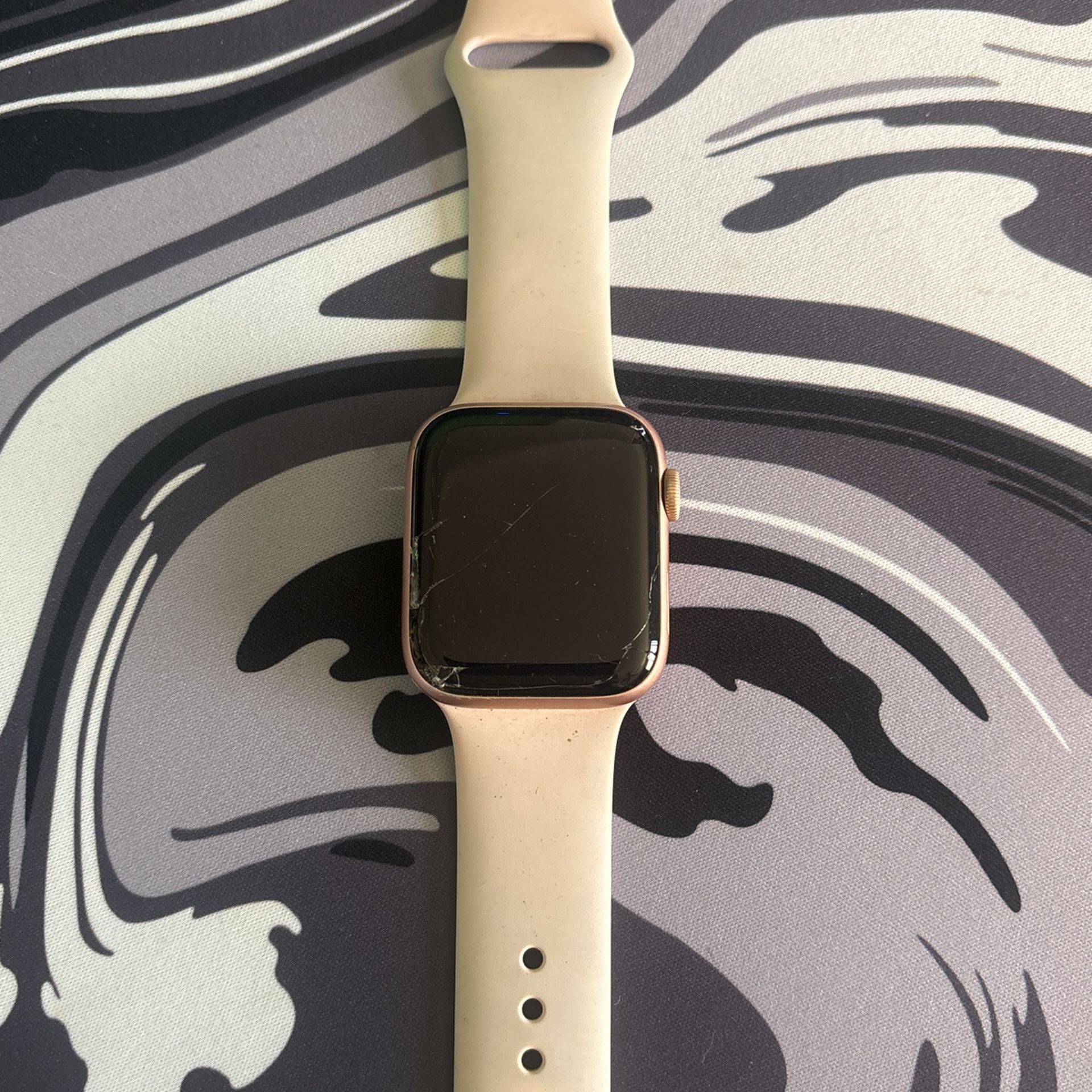 Series 5 Apple Watch Pink- Minor Cracks