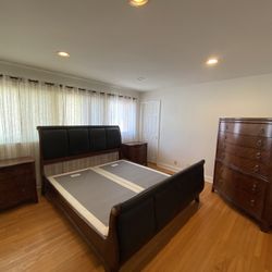 King Sleigh Sleigh Bed + Split Box Spring 