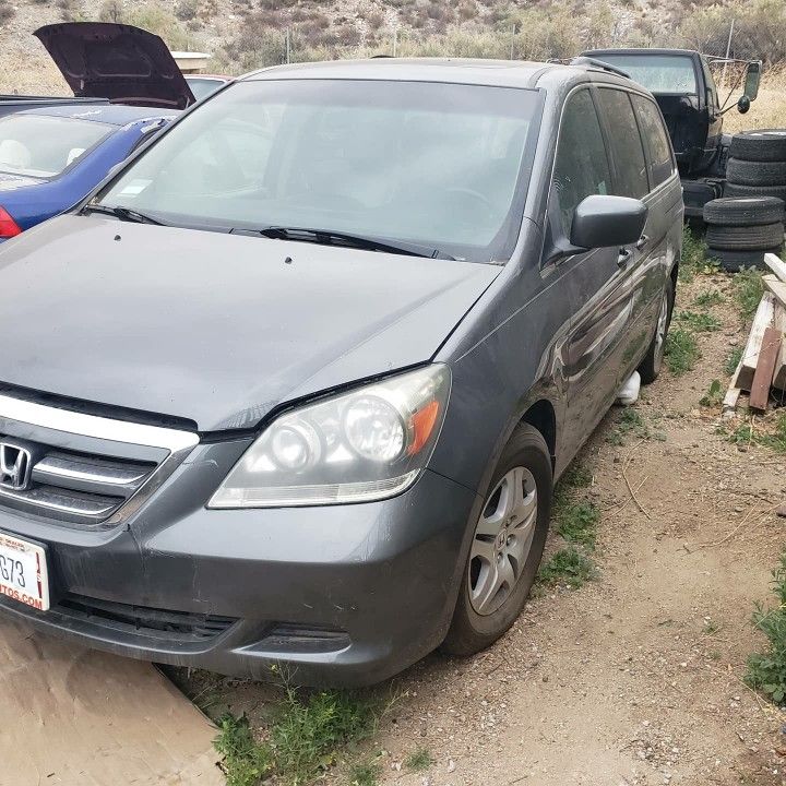 A Mitad De Precio Las Partes De Este Carro