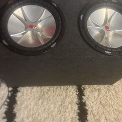 2 12”s 1600 Watt Amp
