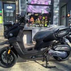 Gas Scooter 200cc Tank Alarm, Remote Control Keys Bluetooth Music 