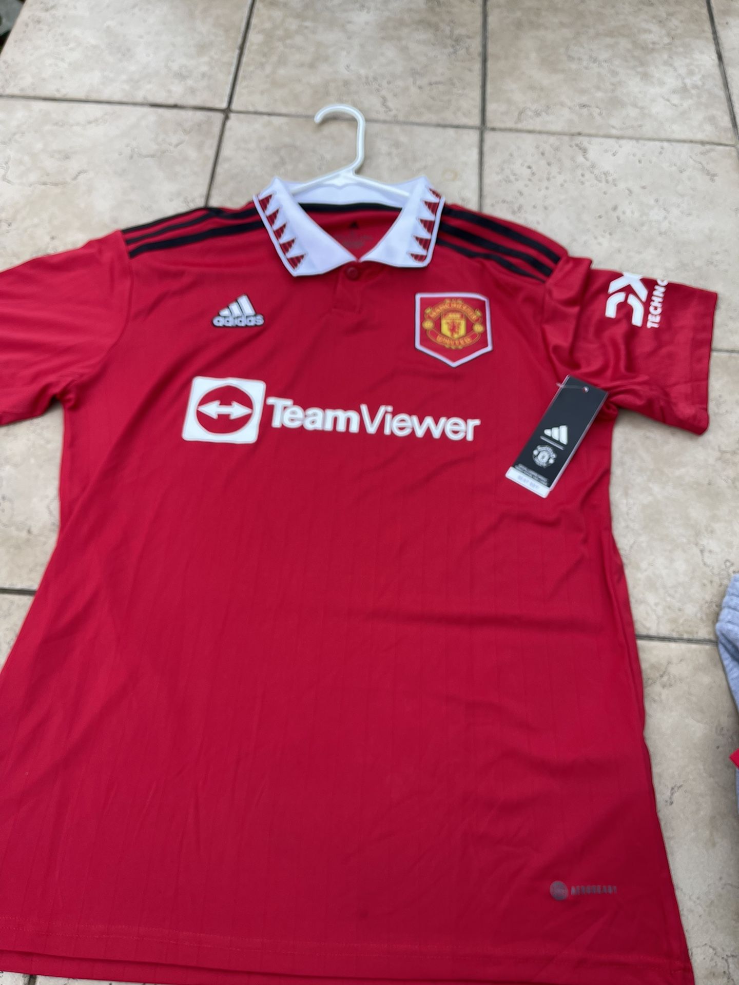 ADIDAS MAN UNITED JERSEY SIZE XL NEW 