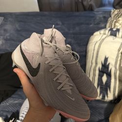 Nike Phantom 2 Luna Elite size 7