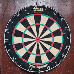 DMI Sports "The Bandit" Dartboard With Closing Cabinet