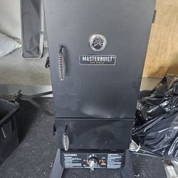 Masterbuilt Propane Smoker 