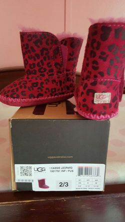 Infant uggs boots size 2-3