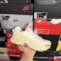 DS Nike Zoom Vomero Roam Pale Ivory Light Khaki size 7.5M