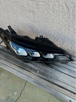 20 Toyota Avalon right head light
