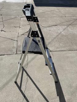 Gorilla Step Ladder - Excellent Condition