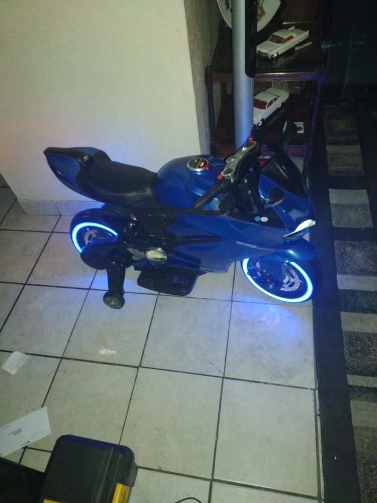 Hollicy Outstanding 1628 Perfect Electric Toy Motorcycle