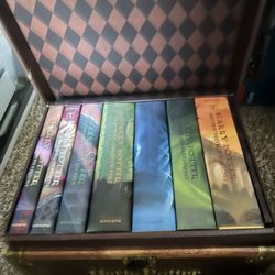 New Harry Potter Hardcover Book Trunk Set