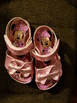 Minnie mouse sandals size 10