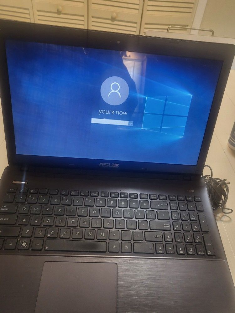 Asus 8gen Core I5 Windows 11 Pro 8 Gigs Ram Eebcam DVD Rw Office Pro 