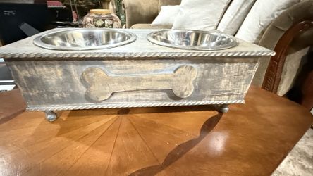 Raised Wooden Pet Double Diner with 2 qt Bowls