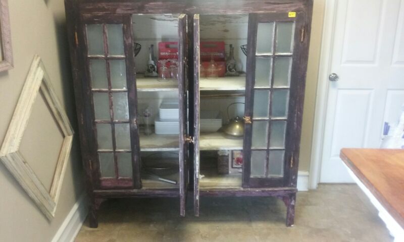 Antiqe looking cabinet