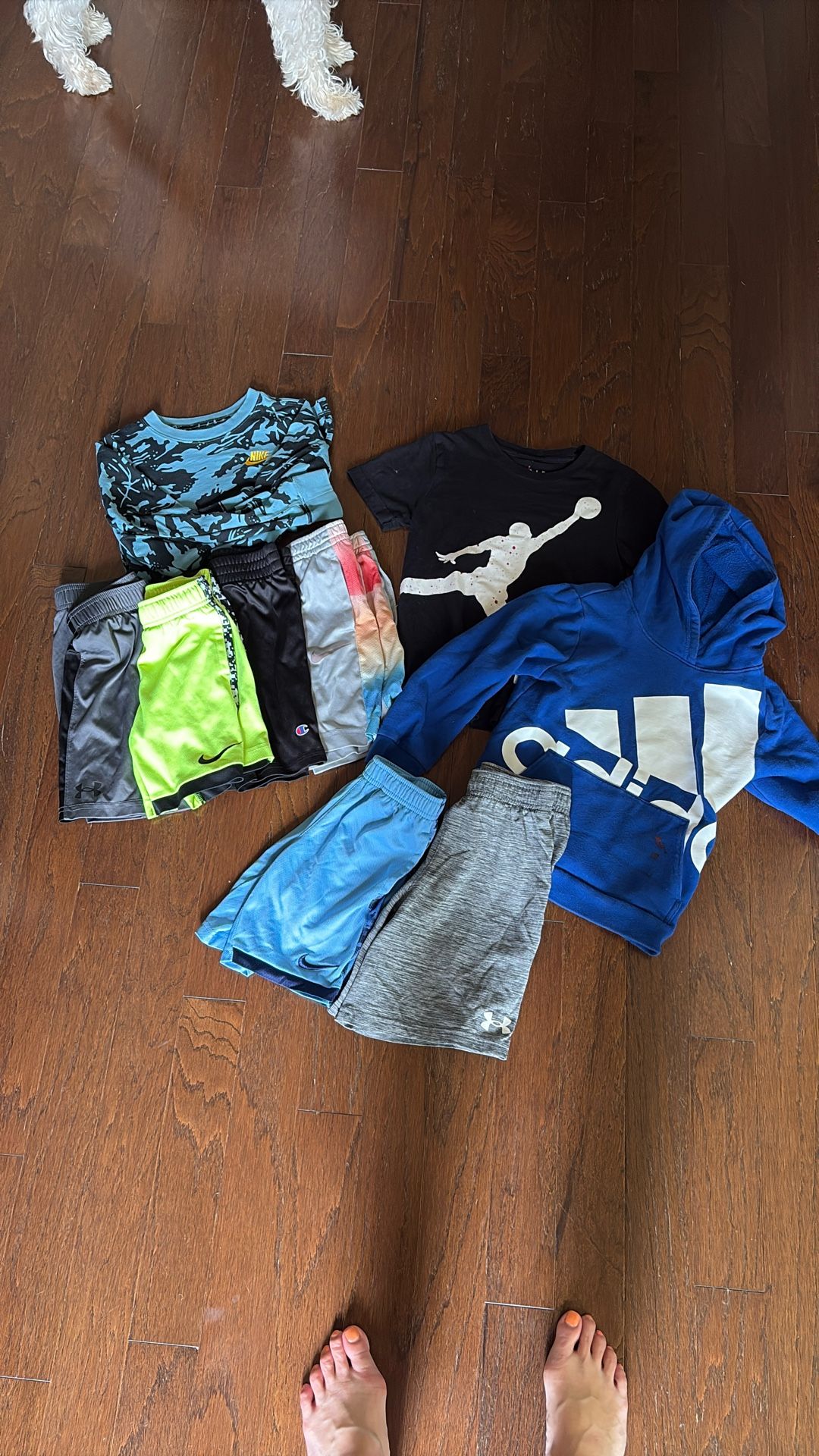 Boys Size 6 Athletic Clothes ( 9 Pieces, includes shorts, Hoodie, Shirts)