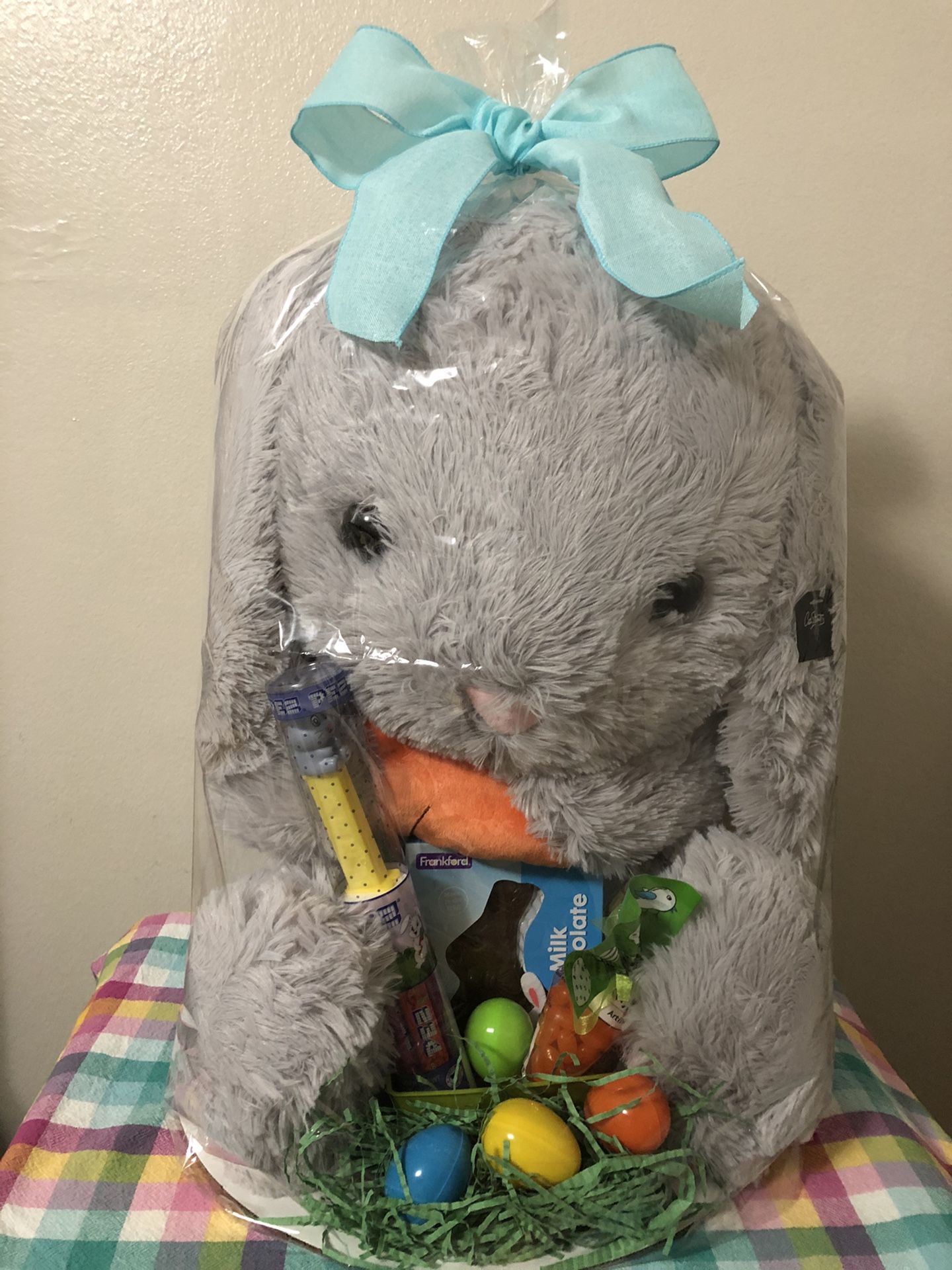 Easter basket with Large plush bunny/canasta con conejo peluche grande approx 22in tall 12 inch wide