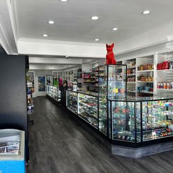 Mini market and smoke shop for sale