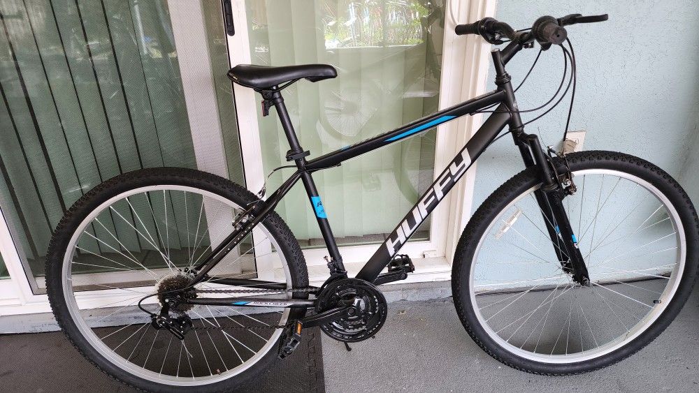 Huffy Rock Creek 29er Mountain Bike Like New.