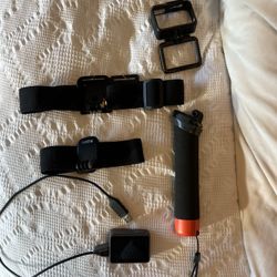 Go Pro 7 Silver With Accessories 