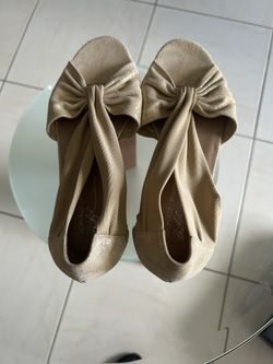 New Women’s Shoes Size 8. Design By Donald J Pliner. Beige with gold. Original Price Was $60. Very Comfortable, Lightweight.