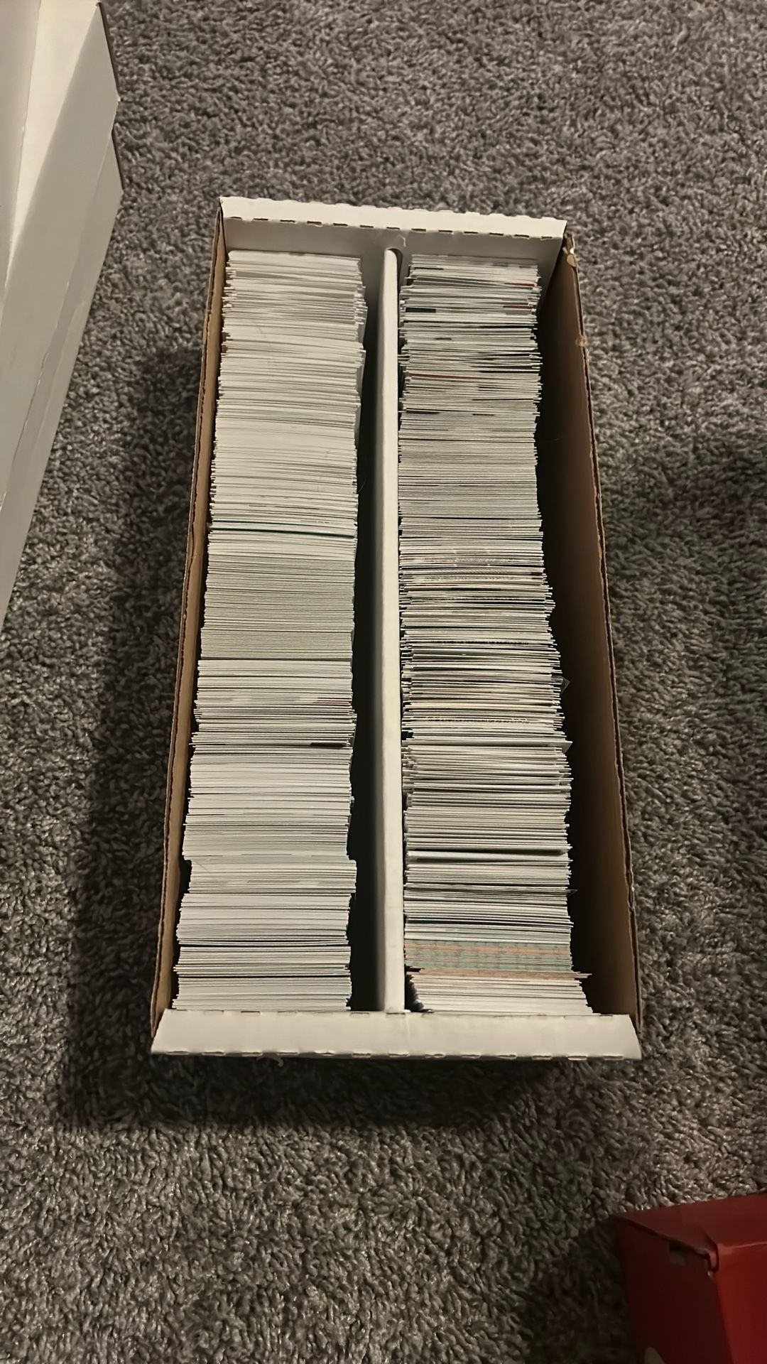 1,200 +++ BASKETBALL AND FOOTBALL BASE CARDS NEGOTIABLE