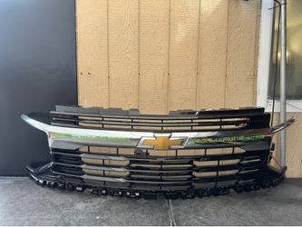 2025 2026 CHEVROLET SUBURBAN/TAHOE FRONT GRILLE OEM USED