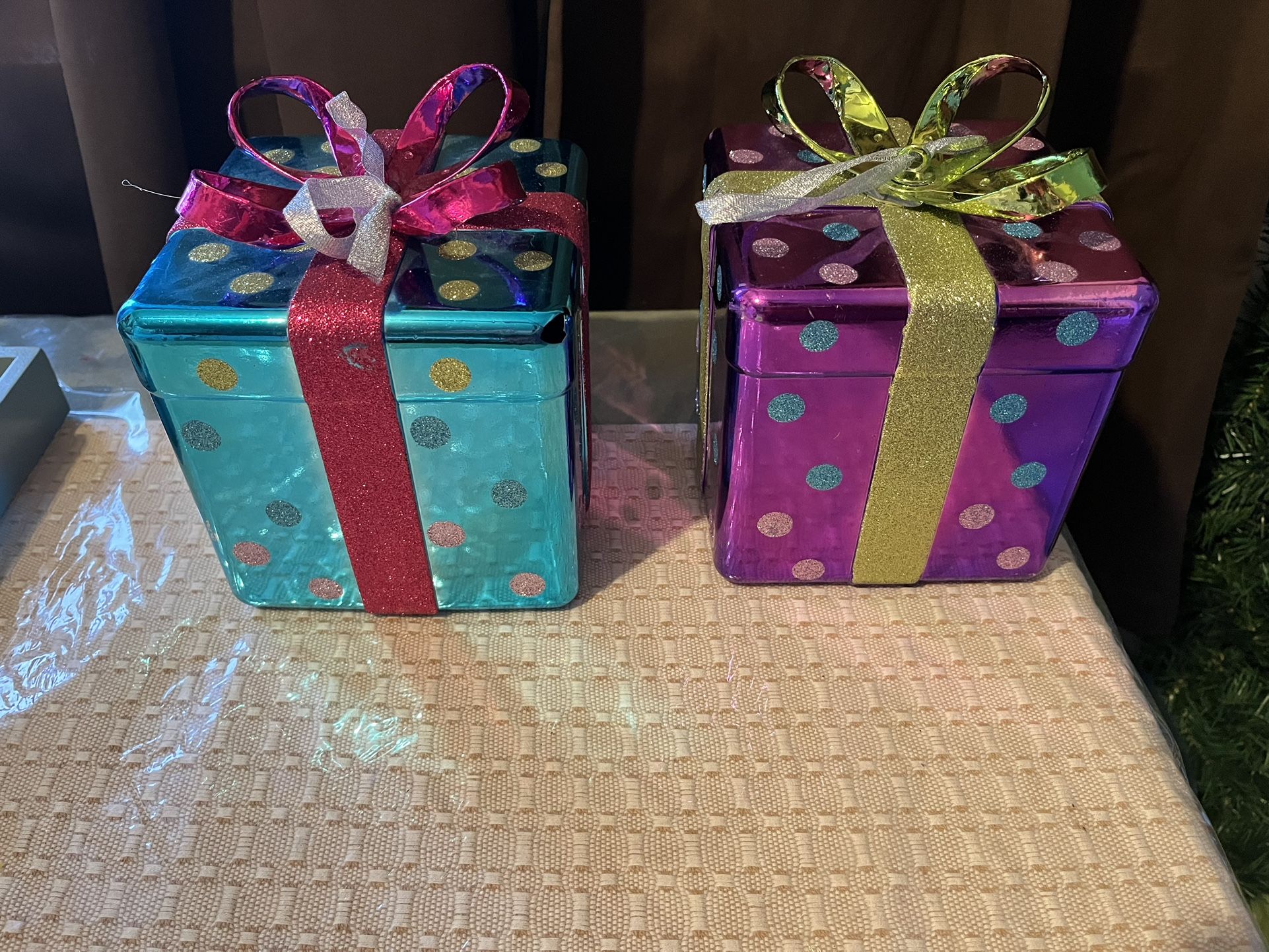 CHRISTMAS DECOR ORNAMENTS