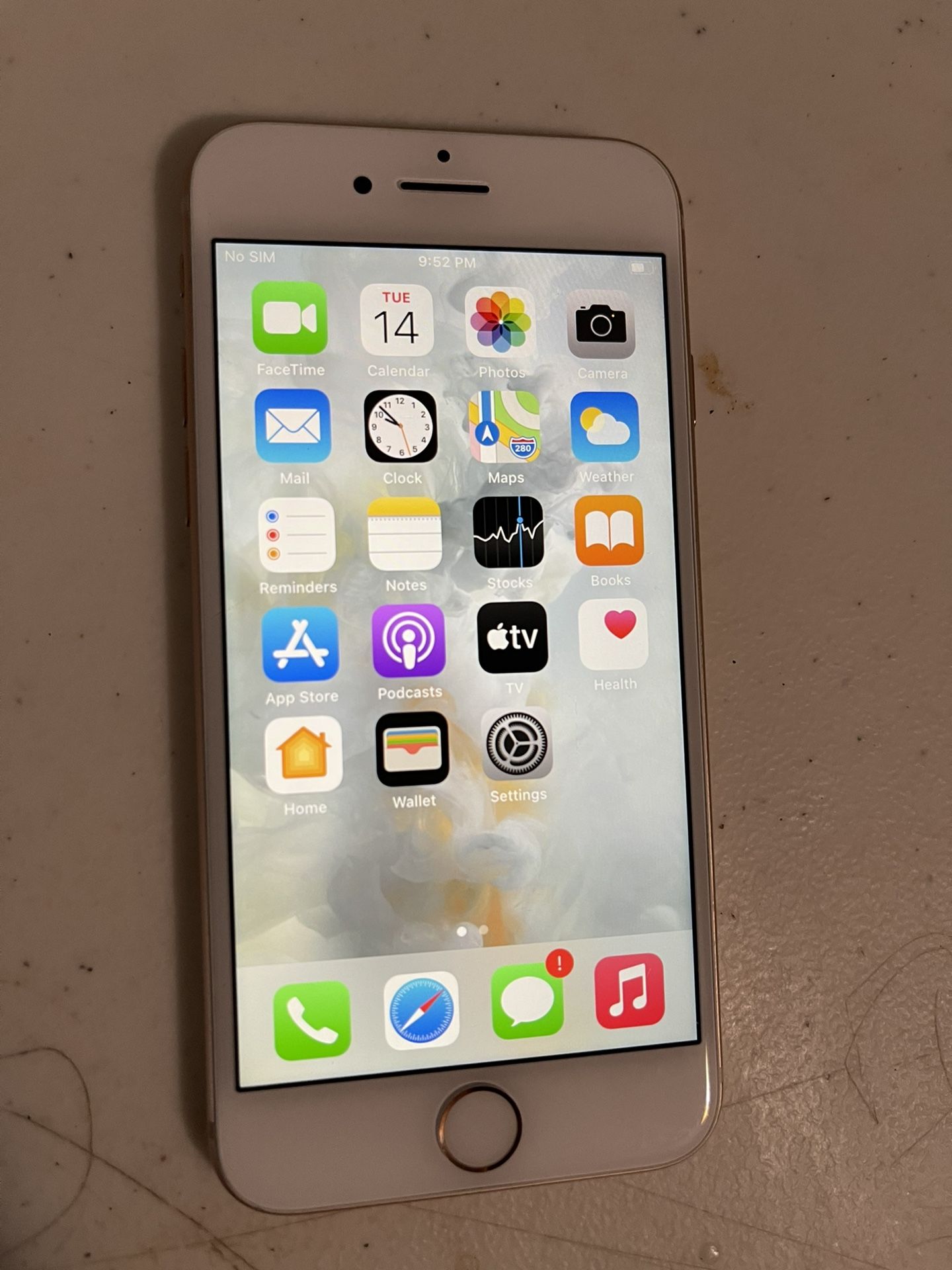Apple iPhone 8 64 GB UNLOCKED. Color gold. Work very well. Perfect condition