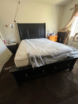 Queen size bed frame mattress