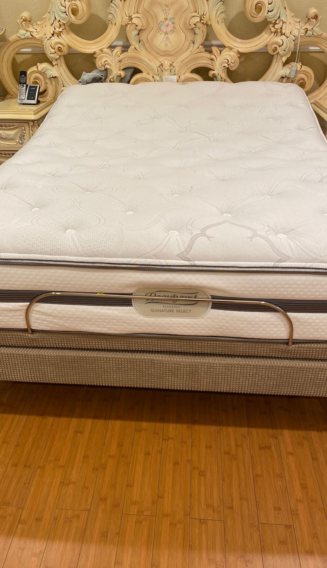 Brand new beauty rest mattress with remote