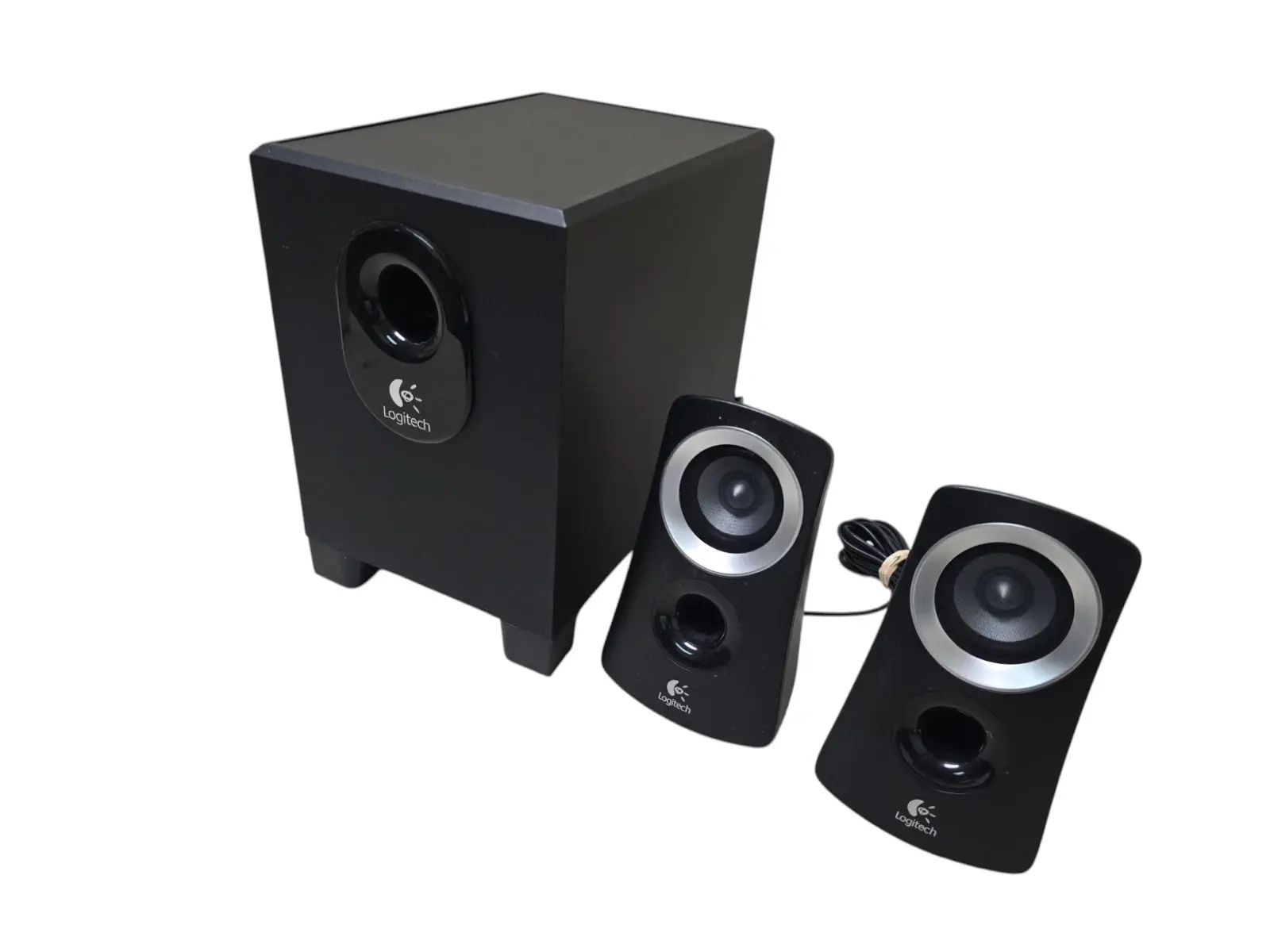 Logitech Z313 25W Wired Speaker System With Subwoofer (contact info removed)41 2.1 Channel