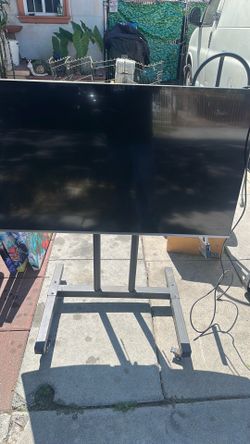 Smart Samsung tv with stand with wheels
