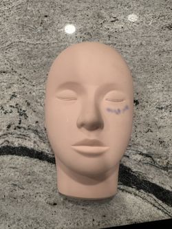 Eyelash Mannequin Head. Free